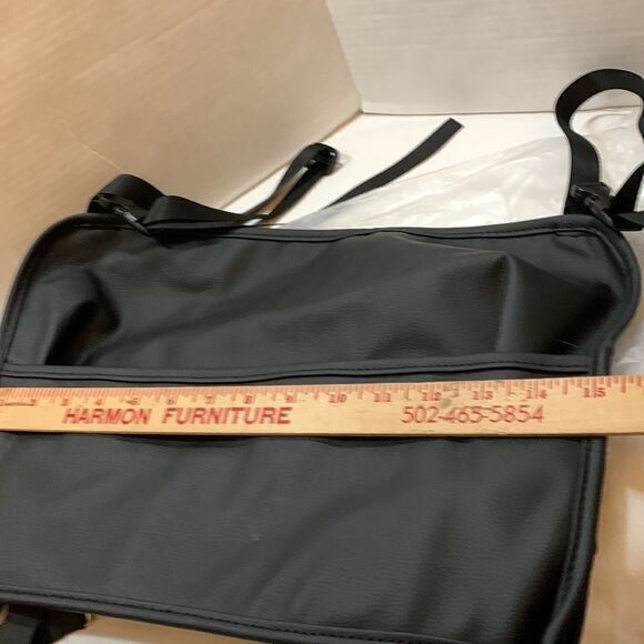 Car seat bag holder. Pocket to hold a large bag and hooks for Crossbody bags - Picture 7 of 8